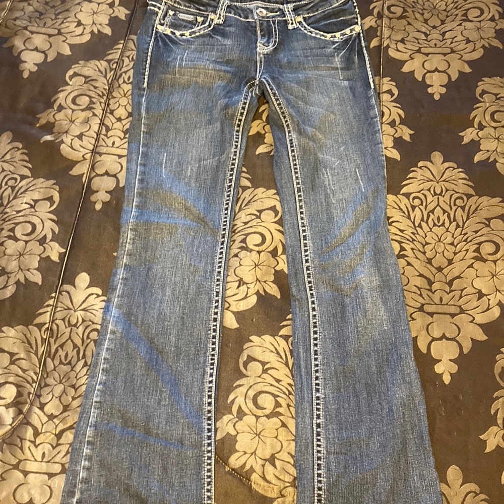 LA idol Jeans